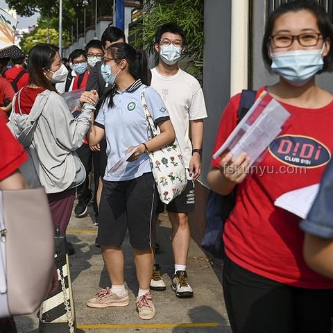 高考考场外全国统一动作研究